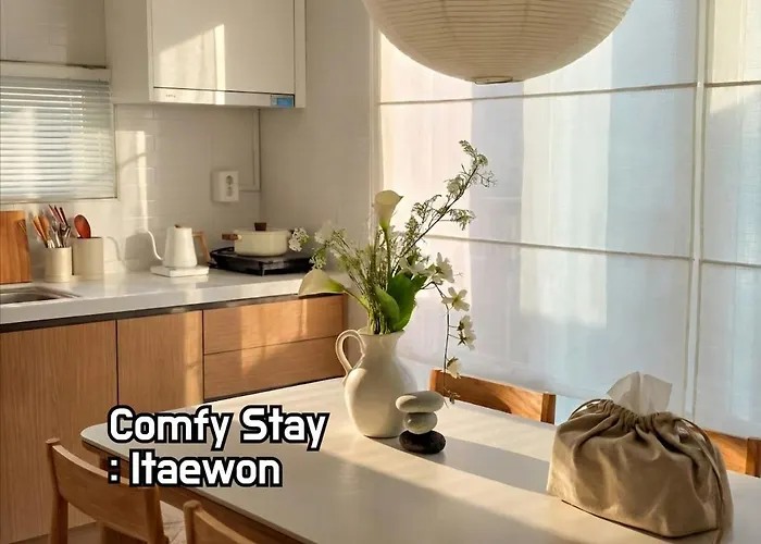 3 Minutes On Foot From Itaewon Station Line 6, 3 Bedrooms, 1 Living Room, 4 Beds, Maximum 8 People, Namsan, Myeongdong, Seoul Station, Olive Young, Daiso Nearby