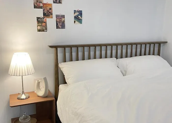 Hongik Station 5Min,Airport Railroad, Airport Bus,Near Shopping Mall,Myeongdong,Itaewon,2Rooms
