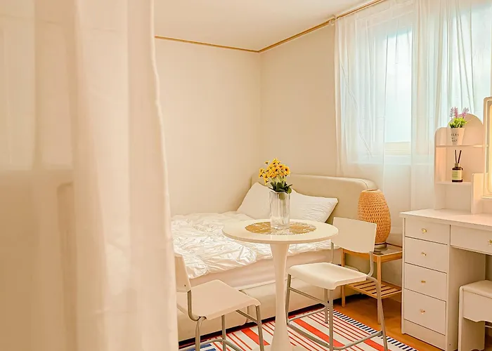 Hongdae Station 10-Minute Walk Yeonnam Stay2