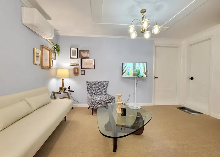Shinchon 4Min Walk, 3 Queen Beds, Spacious Family Stay For 6