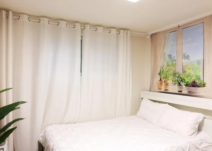 Bts Theme 2Br Apartment Near Sinchon Station '4Pax' 1Min To Sinchon Street