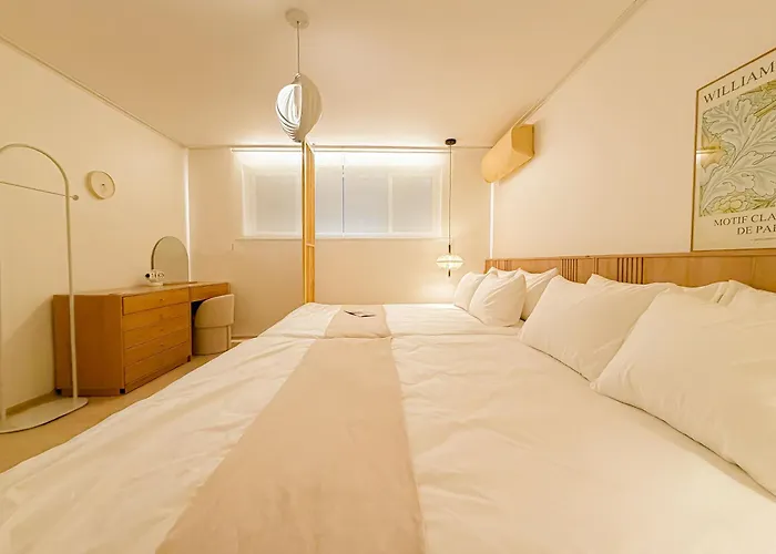 Yeoksam, Gangnam Plastic Surgery, Coex, Garosu-Gil, Gangnam Wedding, Hongdae 30 Minutes, Airport Bus