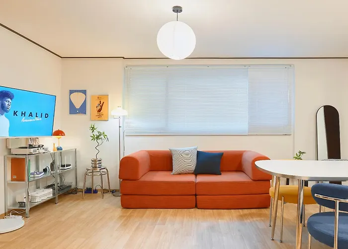 Central Itaewon, Spacious Stay #3Mintoitaewonstn #Familytrip #Friendstrip #Grouptrip #Sleeps10 #Myeongdong20Min #Namsan20Min #Bestlocation #Hotelstylebedding #Stay762 #Longstaypickupservice