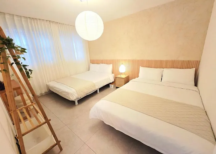 Lush Suite In Seoul With 4 Beds, 3 Rooms