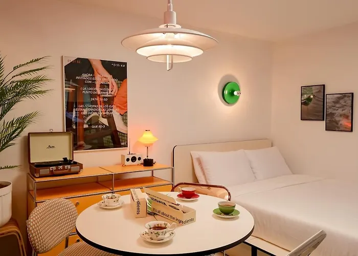 Hip Mangwon Stay In Seoul Hongdea Mangwon World Cup Market 1 Minute Walk Manglidanggil Local Food Cafes
