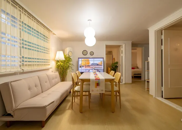 5Min, Seoul Stn, 3R5B, Group, Family, Good Location For Travel, Myeongdong, Itaewon, Hongdae