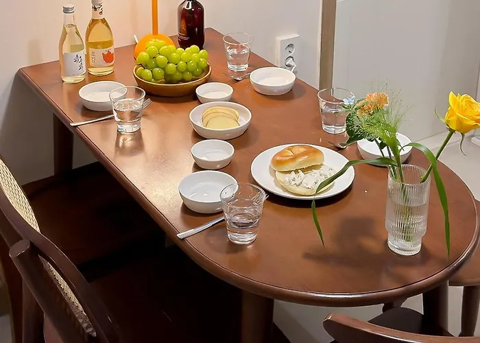 New 7 Minutes From Hongik University Station Airport Railroad Airport Bus 3 Minutes 5 People
