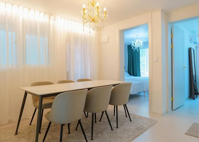 Hongdae 5 Minutes, Park View, 8-Person Family, Free Parking, Luggage Storage, Early Check-In, Late Check-Out, Infant Welcome, Dryer And Bidet