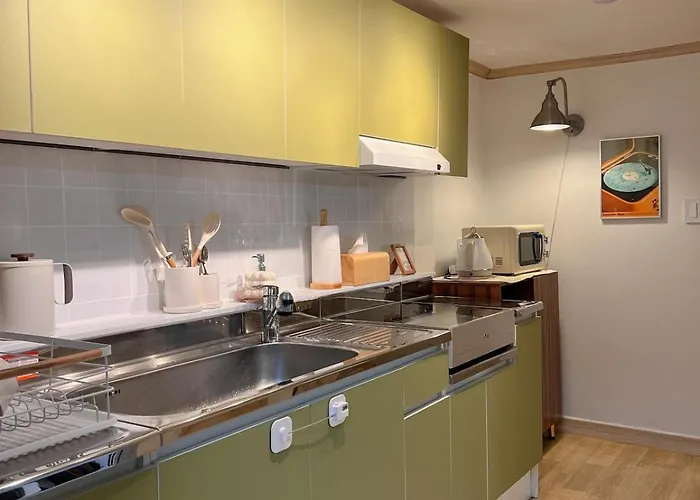 Stay In Green, New Mangwon Station 3 Minutes On Foot, Free Luggage Storage