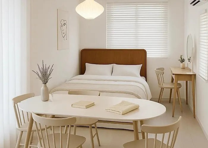 Hausda Bukchon Private Apt Changdeok5Min 3R2B 4Q 8Table 8Person Anguk Station