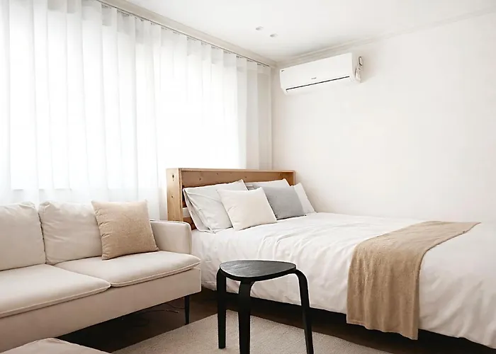 Modern Wood Stay, Hongdae Seoul