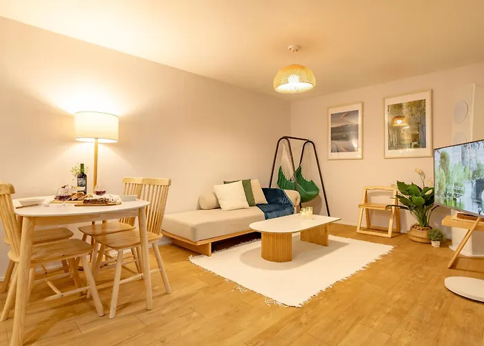 Cozy Sienna - Warm Family Stay Near Subway Line 2