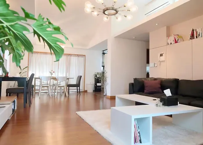 Spacious! 2Br 2Ba At Hongdae