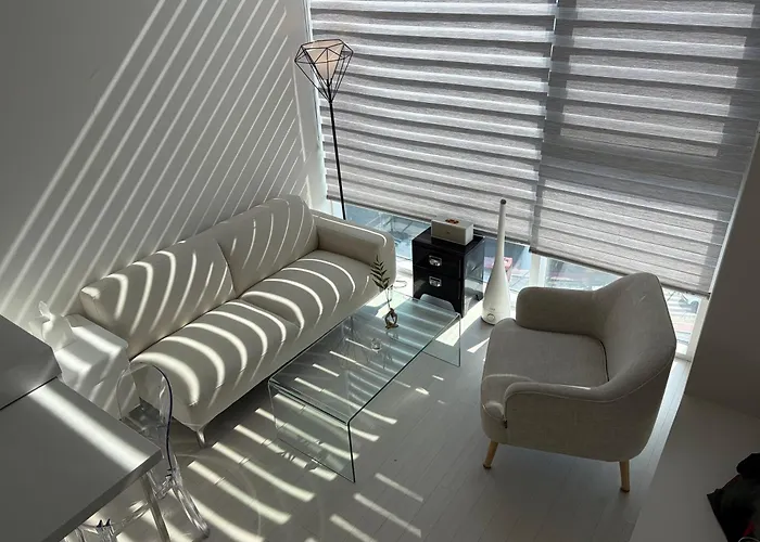 Hoya3 House-Hongdae Hapjeong Station 2 Minutes-Luxury Hotel Style-Panoramic Han River View-Queen Bed For 2 People-Comfortable Sofa Interior