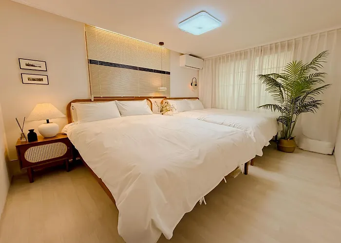 Gangnam, Nonhyeon, Accommodation For 6, Apgujeong Rodeo, Garosu-Gil, Family Gathering, Coex