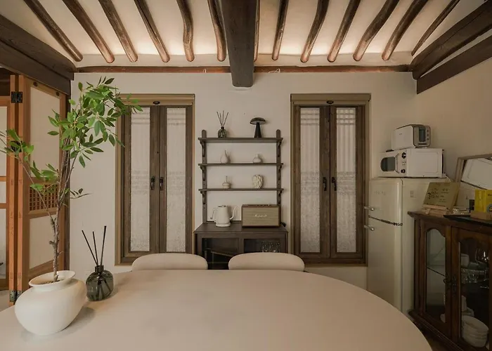 30 Seconds From Dongmyo Station Private Hanok Exclusive Use Ddp Cheonggyecheon Dongdaemun Selected As An Excellent Hanok Maximum 5 People