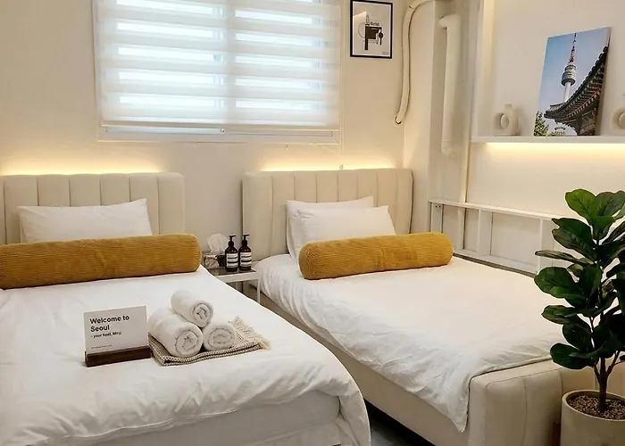 Chillpop Stay I Hongdae Sinchon I 1F I 4Ppl I Private 2Br, 3 Bed