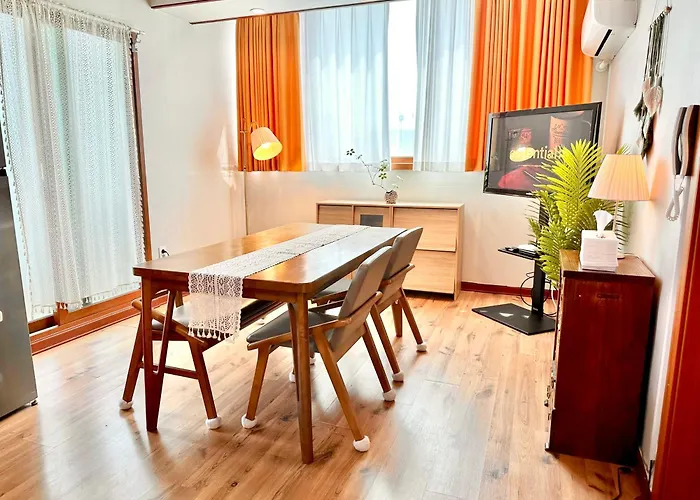 Yeonnam Forest Road Stay - Hongdae#BTS tour#짐보관#올리브영#k뷰티#광화문#종로#강남#케더헌명소#최대12인#가족,단체