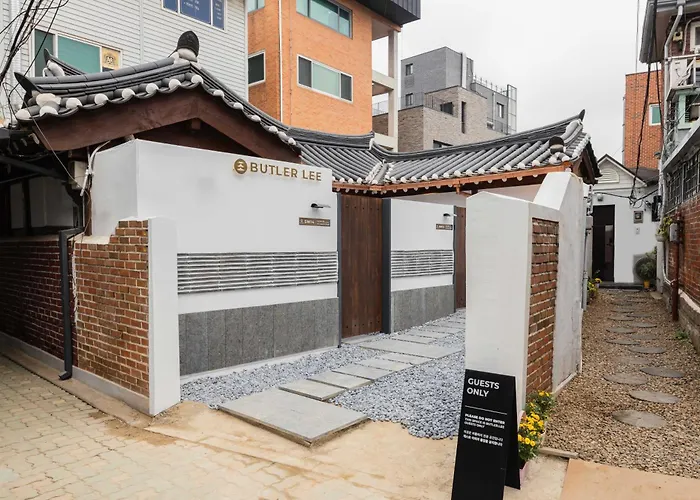 Luxury Hanok Stay Warm Hearth - West