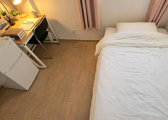 Sweet House Seoul, Line 2 & 5 - Direct To Hongdae Gangnam