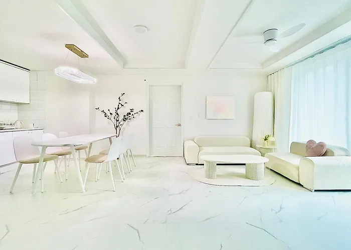 스테이서울하루 Familly8인 룸2화장실 Elevator 홍대dmc 22평