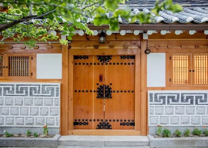 Moonjarak Dalbit Hanok