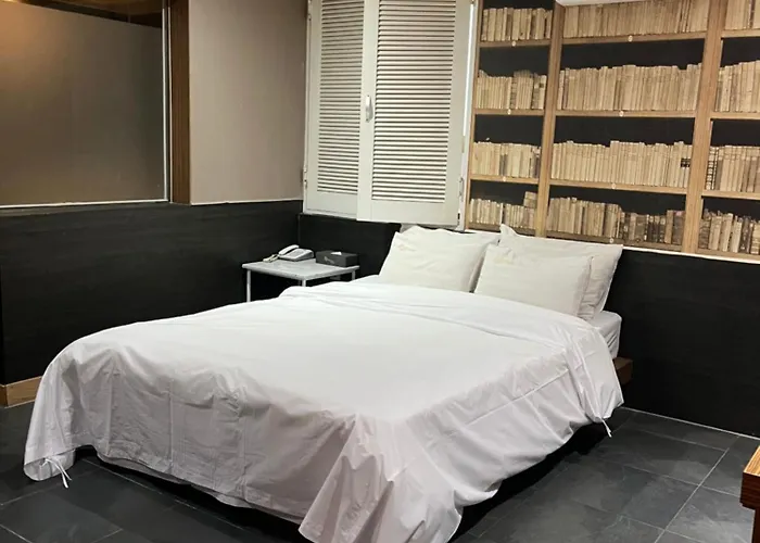 Sixty Hotel