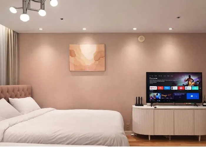 Hongdae Central Cozy Stay Free Luggage
