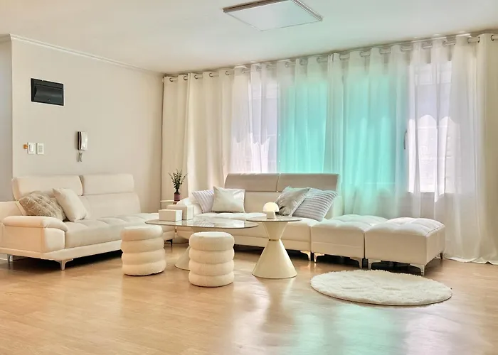 114M2, 2 Minutes From Gangnamgu Office Station, Apgujeong, Cheongdam, Seolleung, Coex, Gangnam, 1 Minutes From Convenience Store, Parking, Luggage Storage, Business Trip, Beauty Trip