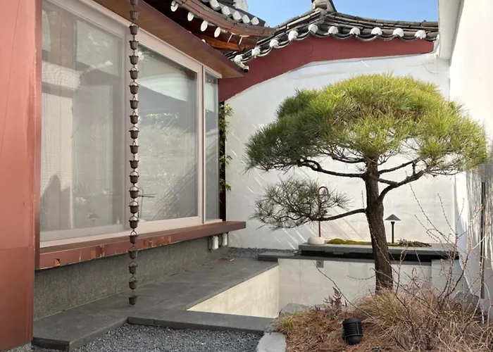 Korea Premium Hanok With Private Jacuzzi In Bukchon Village Near Gyeongbokgung, Gwanghwamun, Jongno, Seoul