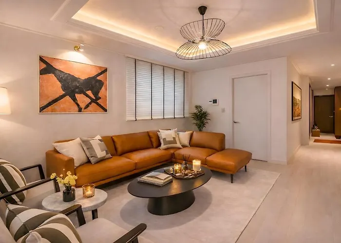 Luxury Penthouse With Private Gym, Steps To Metro