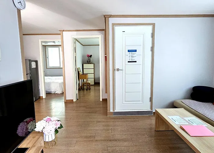 Stay Joyㅡgroups & Families Up To 17ㅡ6Br Whole Houseㅡwalk To Gyeongbokgung