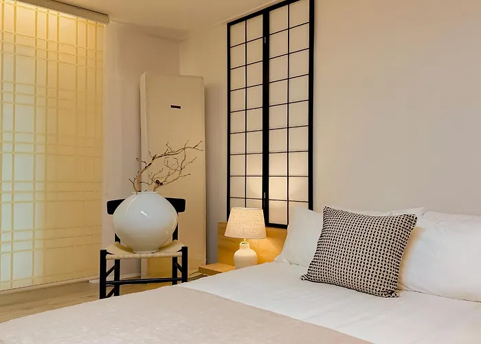 Seocho,Gangnam,Garosu-Gil,Coex,Family Accommodation,Itaewon 20 Minutes