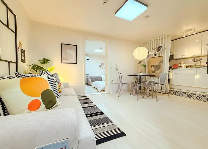 Quiet&spacious Seoul Stay Near Hongdae Airport Bus 5 min 2BR for 5 guests