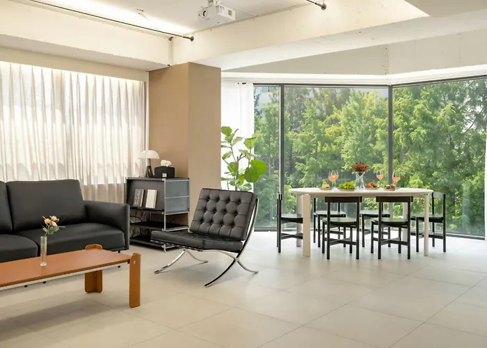 Hongdae New 3Br 2Bath Large Family Apt I Elevator I Park View I Spacious 101M2