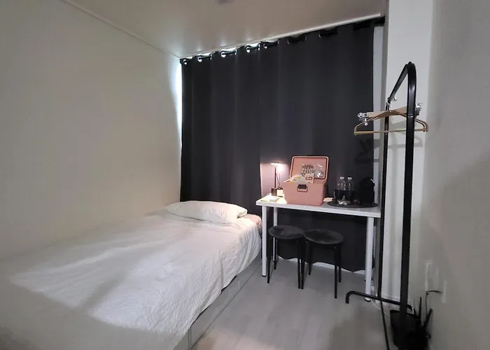 Modern, 3Min Walk From Sinchon Station Line2, Entire Private Studio #신촌 #연대 #홍대