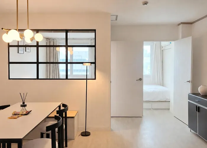서울의 중심 동대문 인근 강변앞 #짐보관 #셀프체크인 #넓은공간 #공항버스 #2인침대3개 #빠른응답 #세탁가능 #청계천 산책 #한달살기