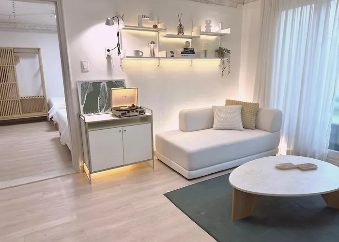 Cozy Home Hapjeong Hongdae, Parking Available, Negotiable