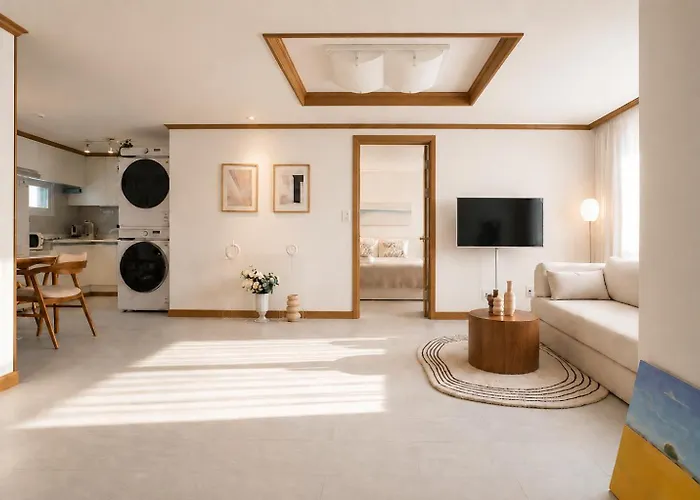 Wangsimni Station 3 Min Walk Line 2 Near Seongsu Hanyang Univ 3Br Sleeps 8