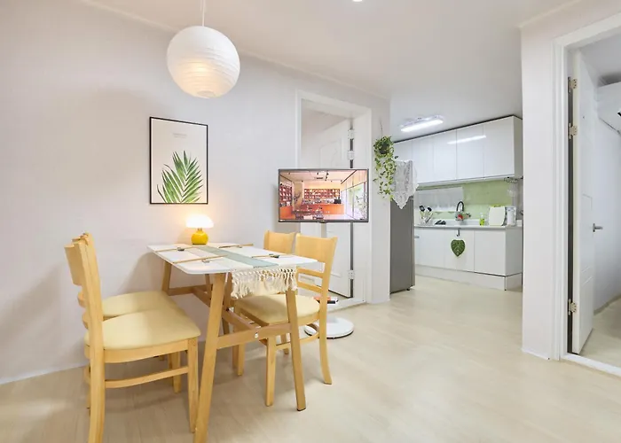 New Sinchon 5Min, 3Room, Near Hongdae,Ddp, Seongsu 20Min, Free Wifi,Ott