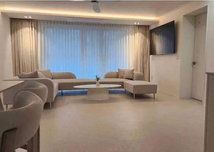 Hongdae Private House 6Room 4Bath 10Beds