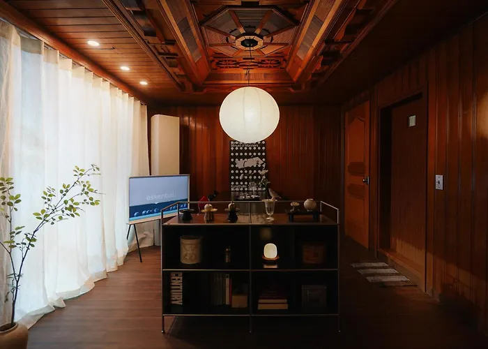 Texture Seongsu - K-Heritage Meets Trendy Seoul - Subway 3Min - Private Floor 3Br - 5 Beds - Free Luggage Storage
