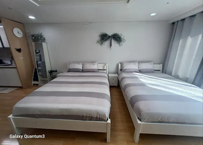 Hongdae Hue - 1Min From Hongik Uni Station Exit1