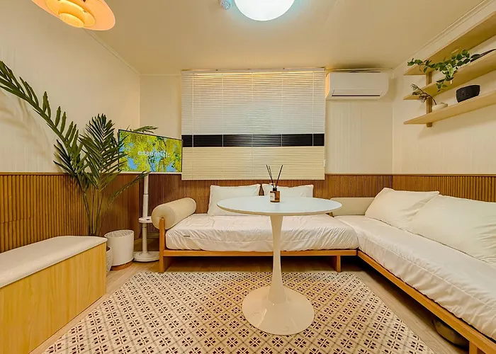 20 Minutes From Itaewon And Gangnam, Seoul Station, Hongdae, And Seongsu