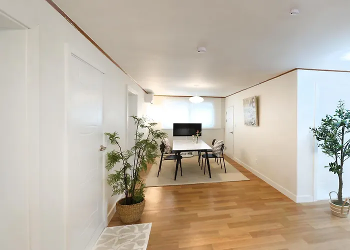 Stay 2929 Large 3 Bedroom For 8 Near Hongdae Itaewon Dmc