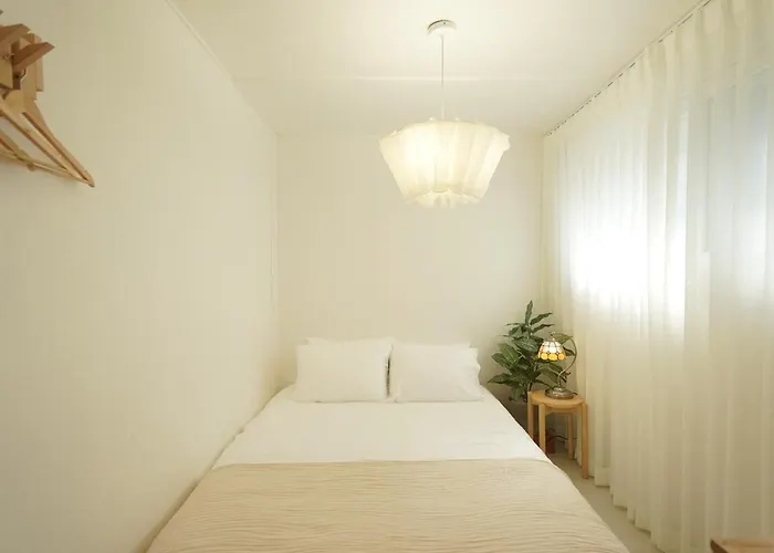 Warm Minimal Wood House Near Hongdae, 3Min Subway, Airport Bus 6 Mins