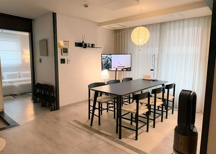 Hue Stay 4 Queen Beds 2 Bath 8Pax Near Kspo Dome
