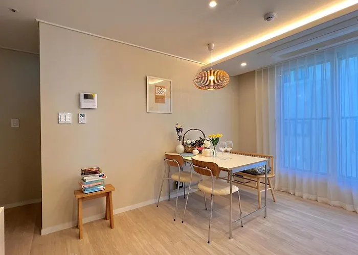 303 Newly Opened Yeonnam 5 Minutes, From Hongdae, Airport Bus Yeonhui, Private 4 Person Studio Wooden White And Cozy Accommodation