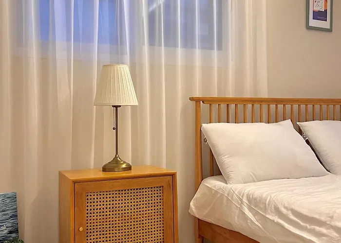 301 Newly Opened Yeonnam, Hongdae 5 Minutes Airport Bus Yeonhui Private 4-Person Room Wood-Finished, Bright Space