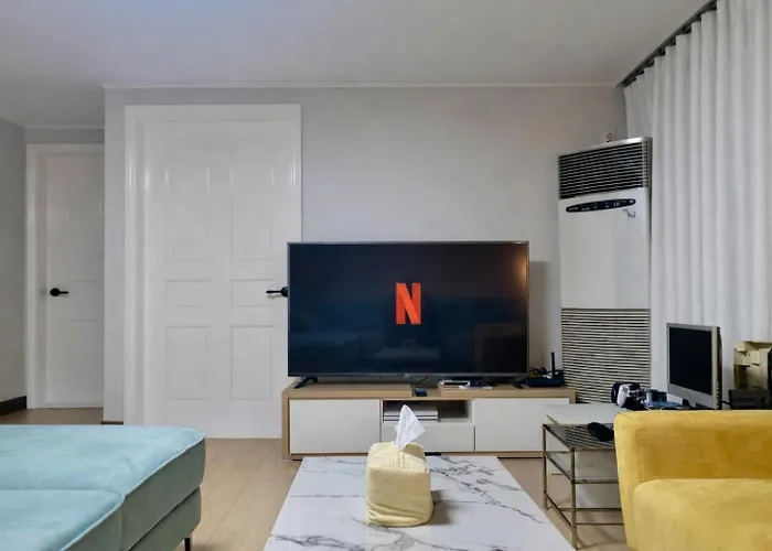 A Comfortable And Stylish House In The City Center